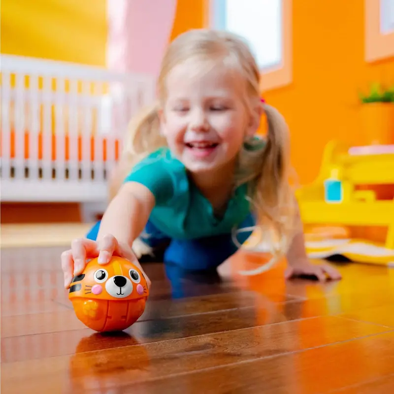 Bright Starts Giggables™ Roll & Chase Legetøj 2
