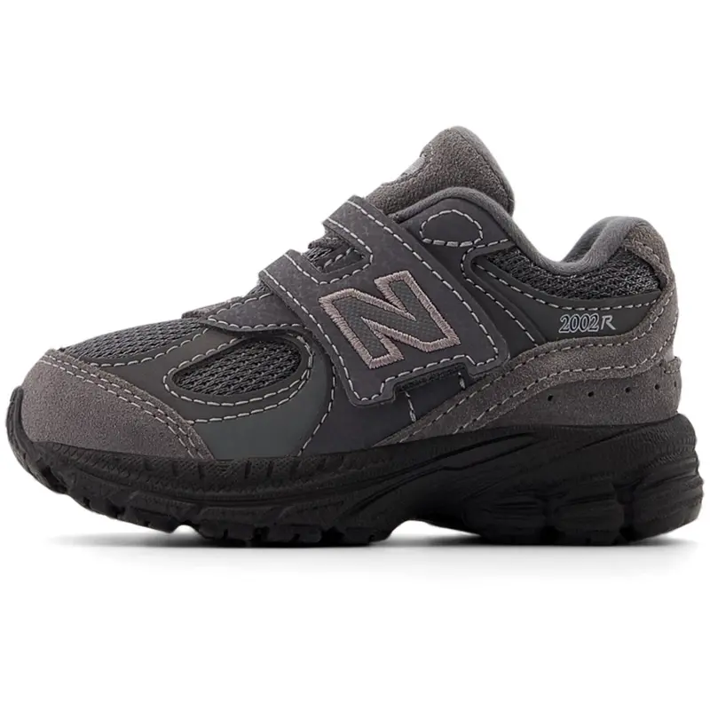 New Balance Castlerock 2002 Kids Hook & Loop Sneakers 6