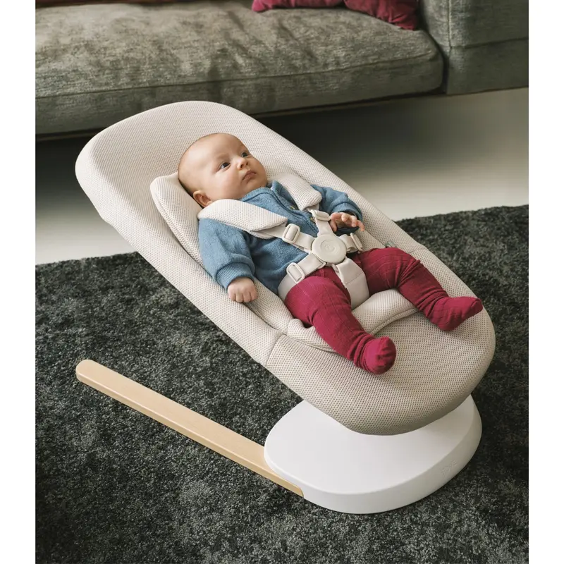 Stokke® Yoga™ Baby Bouncher Light Sand 2