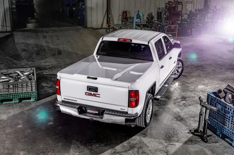 Undercover Elite Lx Hard Tonneau Cover For 2014–2015 Gmc Sierra 1500 – Sonoma Jewel Red 1